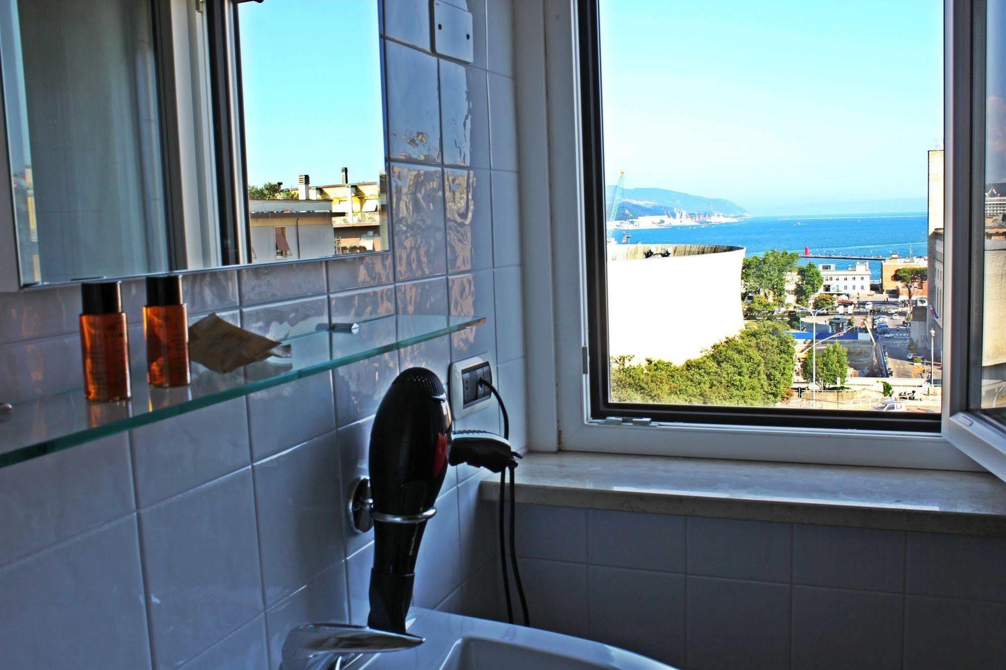 Hotel Hh Il Gabbiano La Spezia Exterior foto