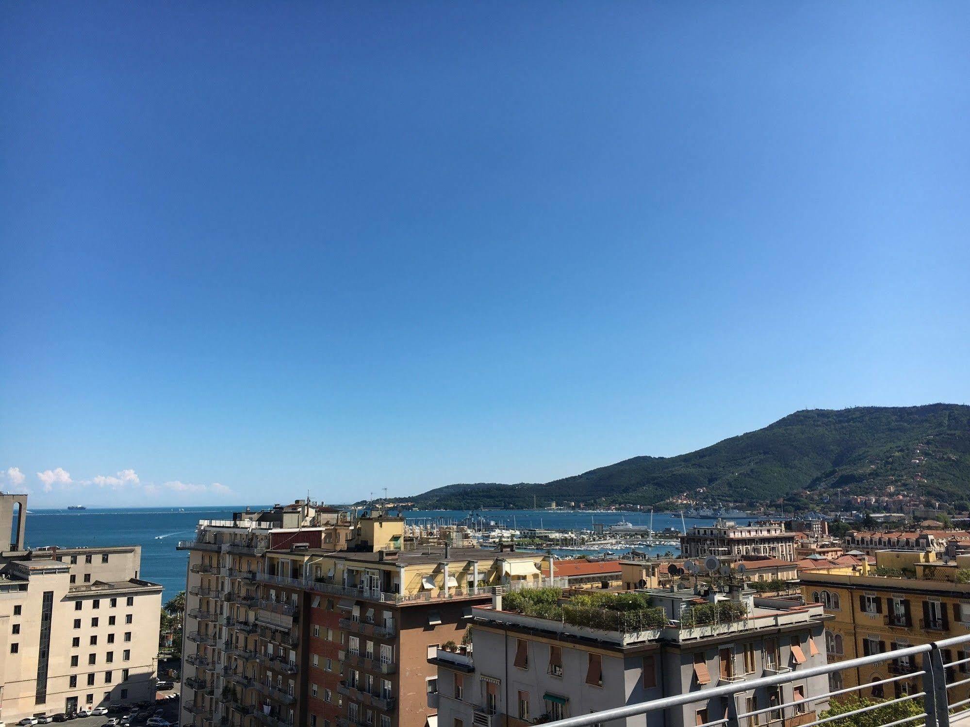 Hotel Hh Il Gabbiano La Spezia Exterior foto